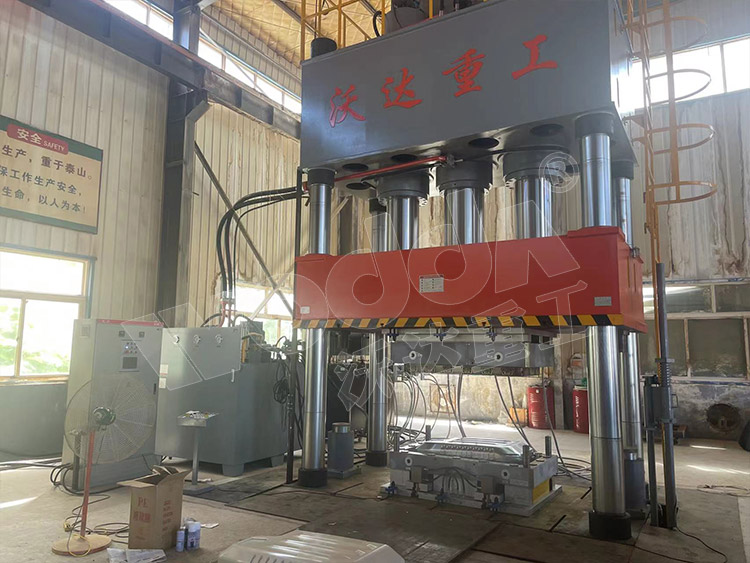 1500噸SMC汽車覆蓋件成型液壓機(jī)(圖3) 1500噸SMC汽車覆蓋件成型液壓機(jī)(圖3)