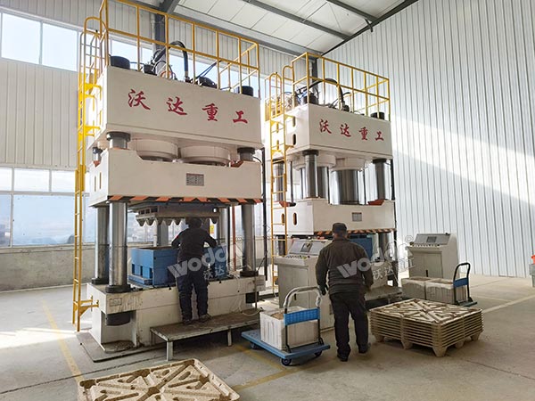 木屑托盤液壓機(jī).jpg 木屑托盤液壓機(jī).jpg