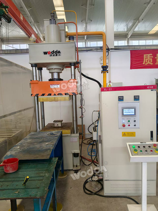 100噸伺服液壓機 100噸伺服液壓機