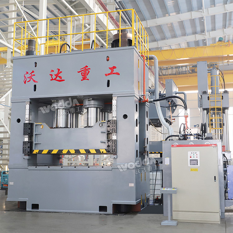 2000噸框架式液壓機(jī) 2000噸框架式液壓機(jī)