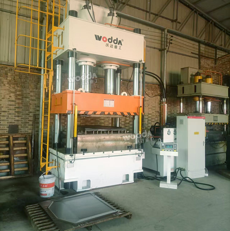 400噸汽車配件成型液壓機 400噸汽車配件成型液壓機