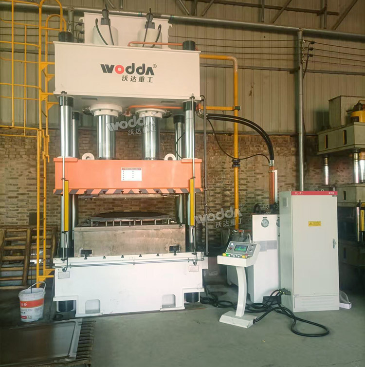 400噸汽車配件成型液壓機(jī)試 400噸汽車配件成型液壓機(jī)試