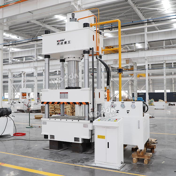 315噸四柱液壓機(jī).jpg 315噸四柱液壓機(jī).jpg