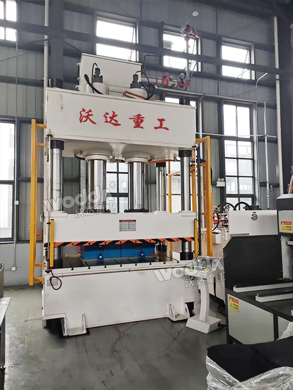 500噸汽車空氣濾清器外殼成型液壓機(jī).jpg 500噸汽車空氣濾清器外殼成型液壓機(jī).jpg