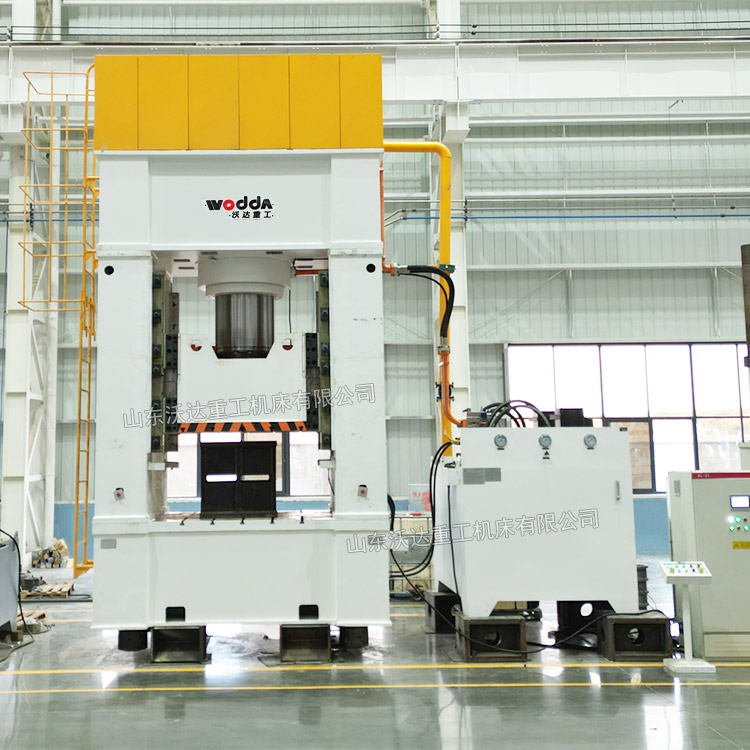 1000噸框架式液壓機(jī) 1000噸框架式液壓機(jī)